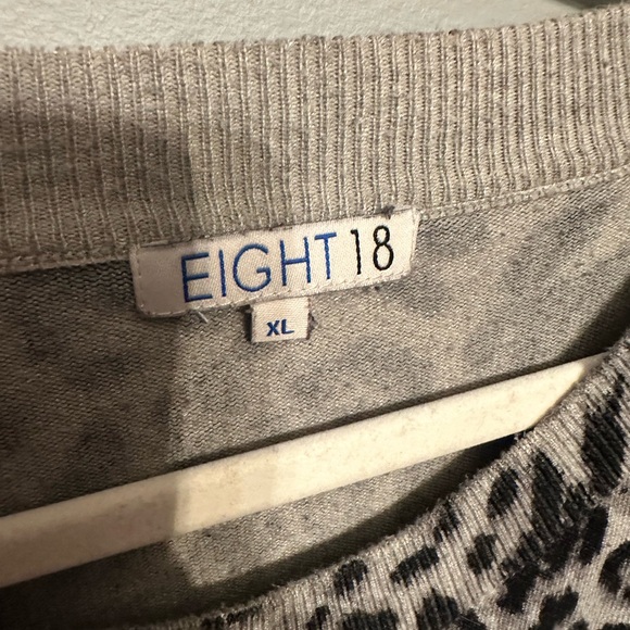 Eight 18 light Leopard Sweater XL - Picture 3 of 5